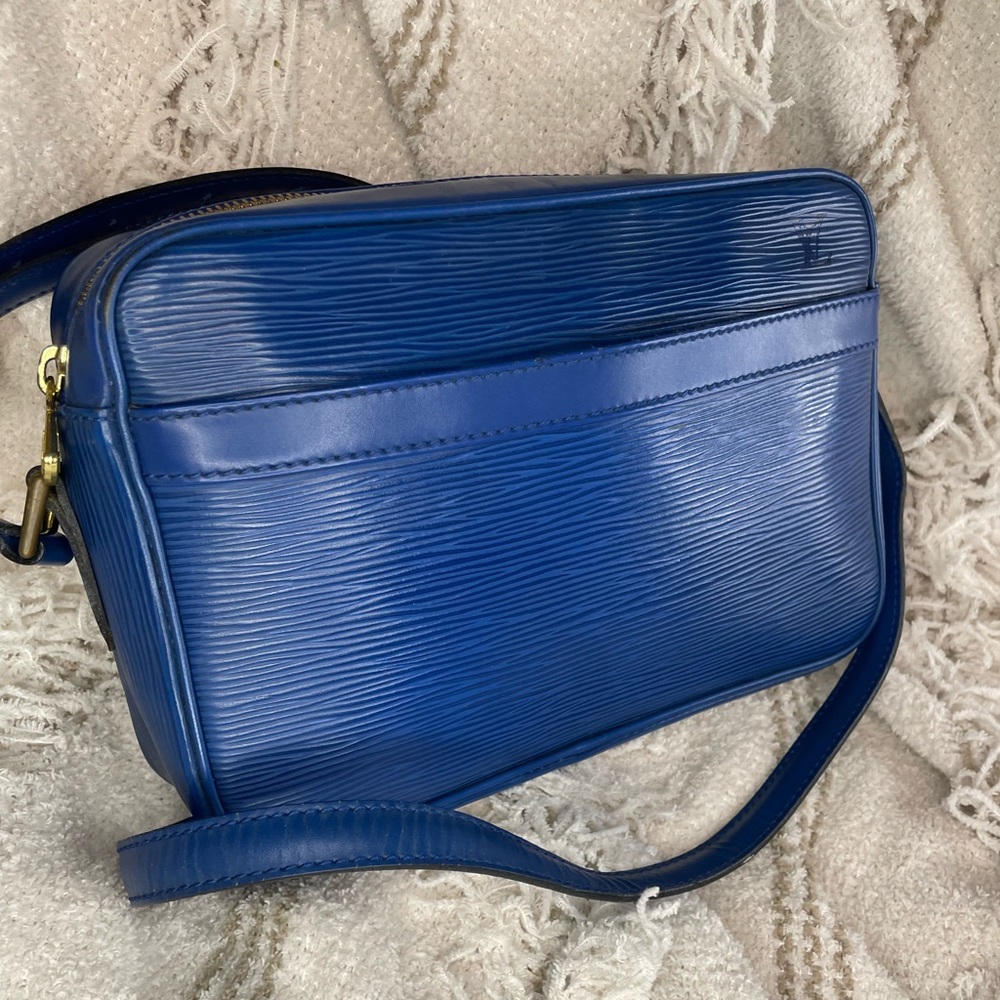 💎 Louis Vuitton Blue EPI Trocadero Crossbody 💎